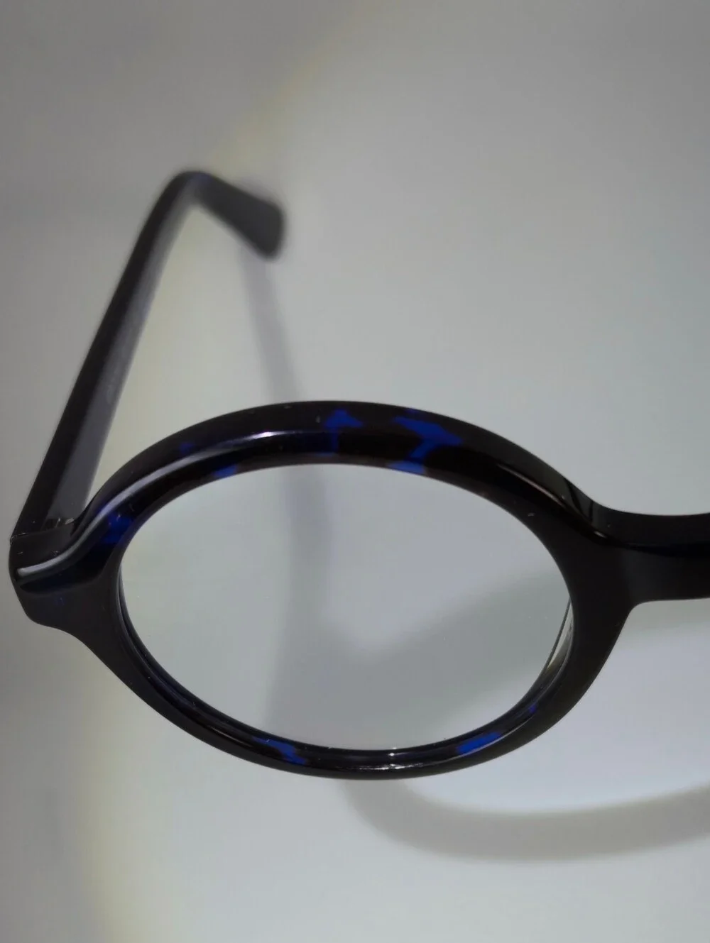 Groove Round Women's Black with Blue. Mid Bridge, Mid Temple Attachment.